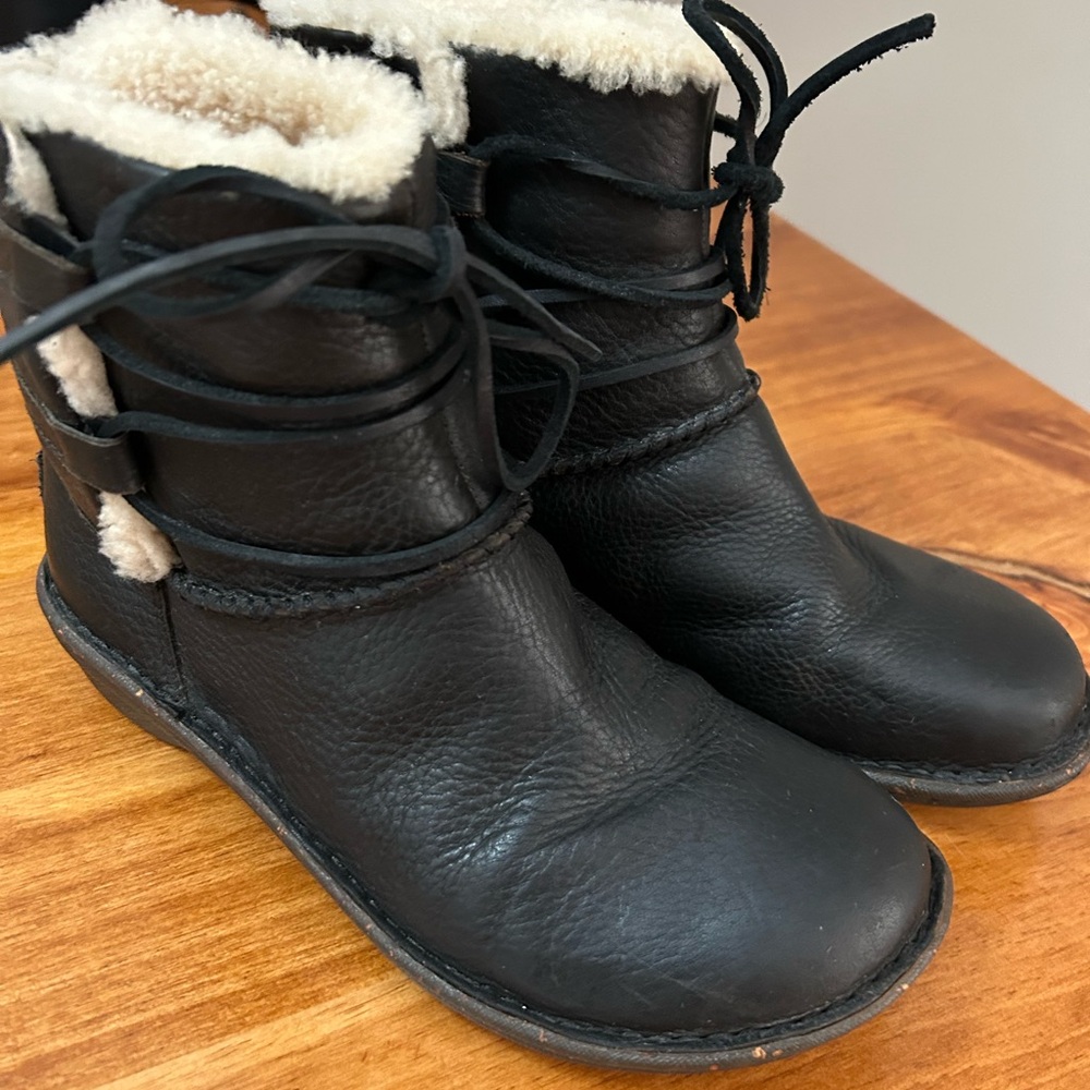 UGG Capsia Boots Black Shearling-Lined Lace-Up Winter Boots